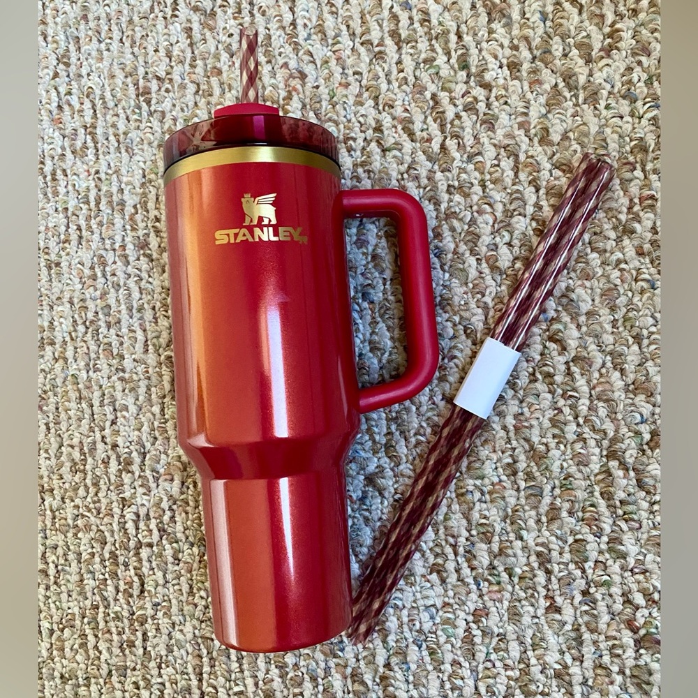 Stanley 40oz Quencher Scarlet Tinsel 2024 Christmas LIMITED EDITION Bonus straws